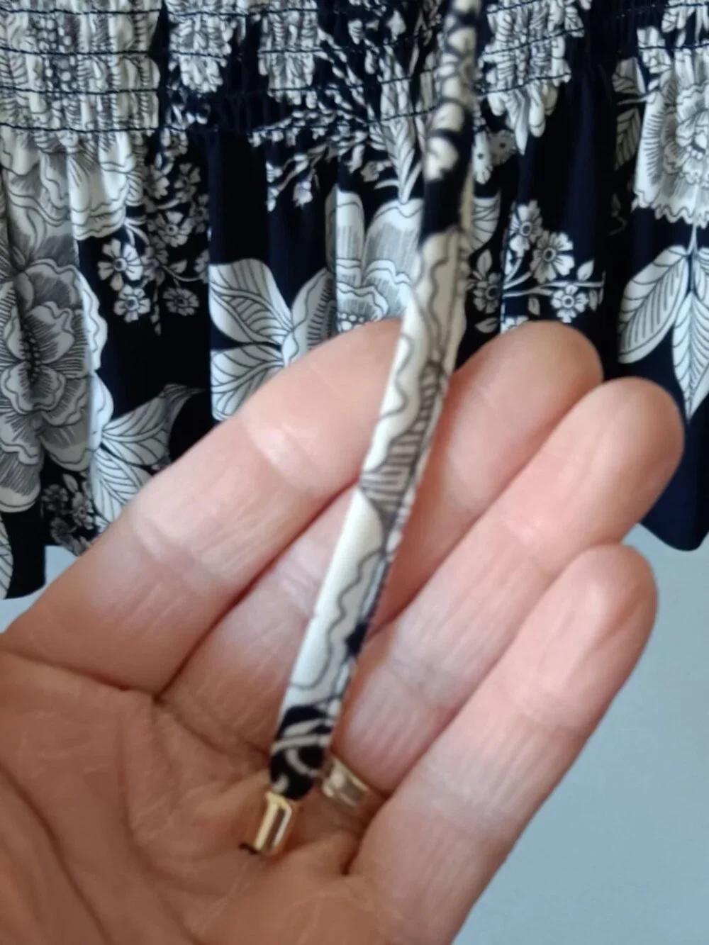 TOMMY HILFIGER Navy and White Floral Sleeveless Blouse Size L ($14) - Picture 3 of 12